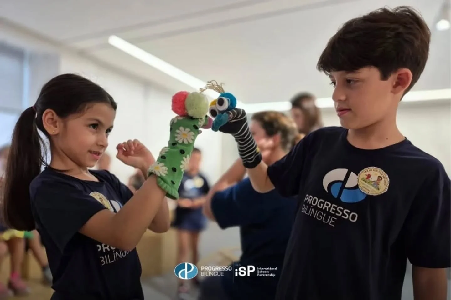 Read for the Record 2026 inspira jovens leitores no Progresso Bilíngue Santos