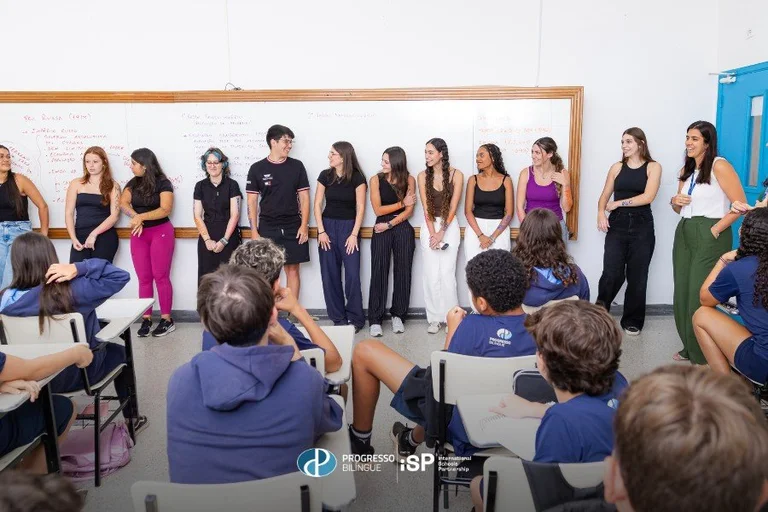 Celebrando as conquistas universitárias no Progresso Bilíngue Taquaral 
