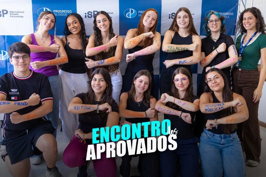 Celebrando as conquistas universitárias no Progresso Bilíngue Taquaral 