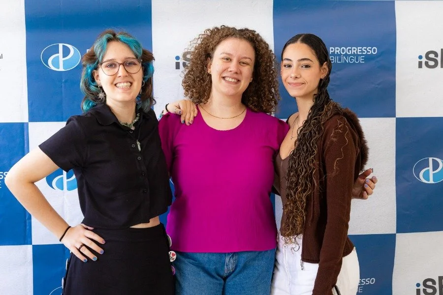 Celebrando as conquistas universitárias no Progresso Bilíngue Taquaral 