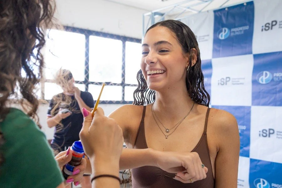 Celebrando as conquistas universitárias no Progresso Bilíngue Taquaral 