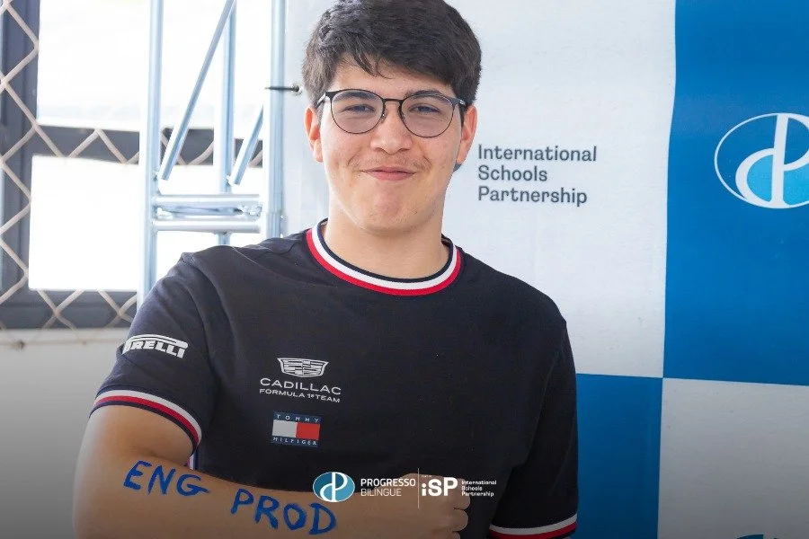 Celebrando as conquistas universitárias no Progresso Bilíngue Taquaral 