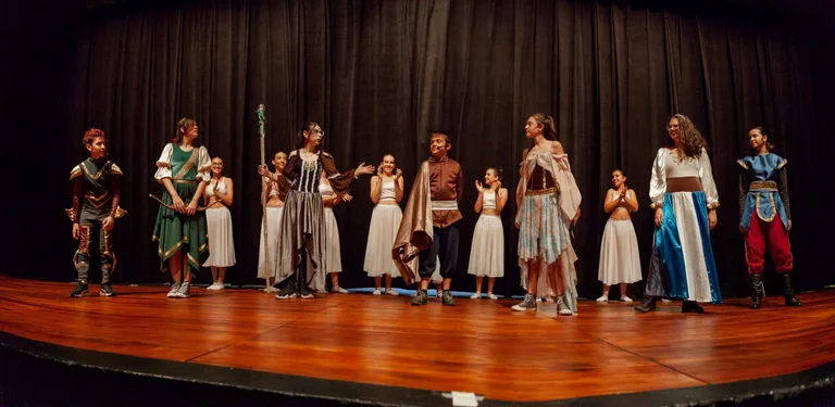 Apresentação Teatral – I